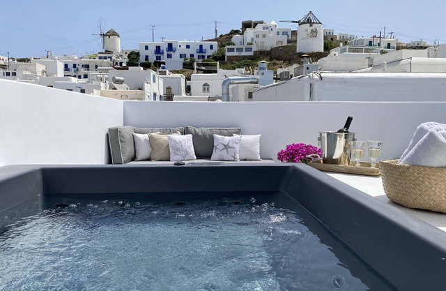 Mykonos 22, Superb Town Penthouse with Jacuzzi Spa