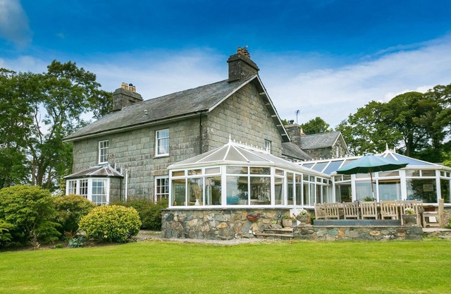 Mynydd Ednyfed - a sea view that sleeps 21 guests in 10 bedrooms