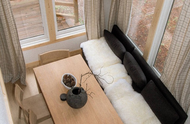 Mysa Cabin located in a beautiful wooded area outside of Deadwood - 3BR/2B