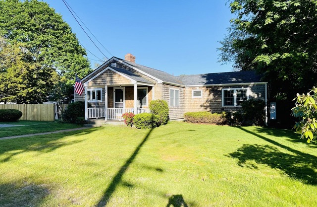 Mystic Coastal Gem: 3BR Ideal for Families!