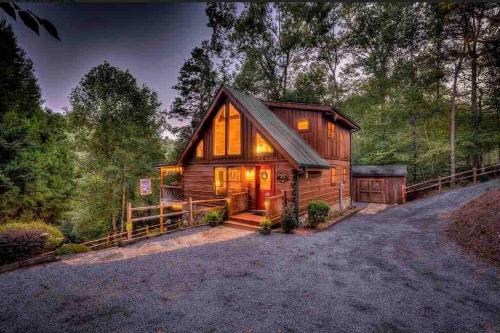Mystic Creek Retreat (next to Blue Ridge)
