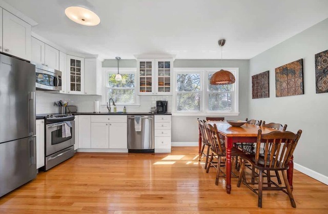 Mystic Pet Friendly Retreat -Easy walk to Downtown