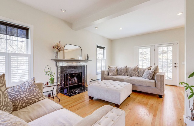 Mystic Retreat w/ Patio & Grill: Walk to River!