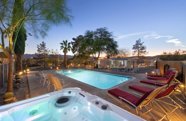 Mystic Views - Pool, Hot Tub, Game Room, Fire Pit and Desert Views!