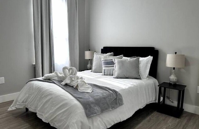 N E W Modern 1 Bedroom RARE Apt w office space
