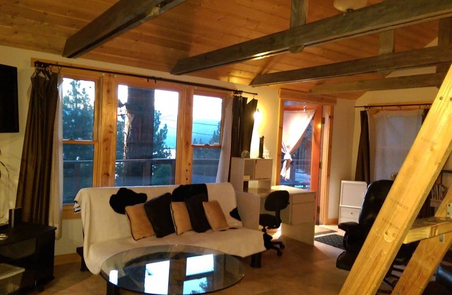 Brockway Lakeview Cabin: Ansichten, Wanderwege, Strände, Stadt, Unterhaltung und Datenschutz.