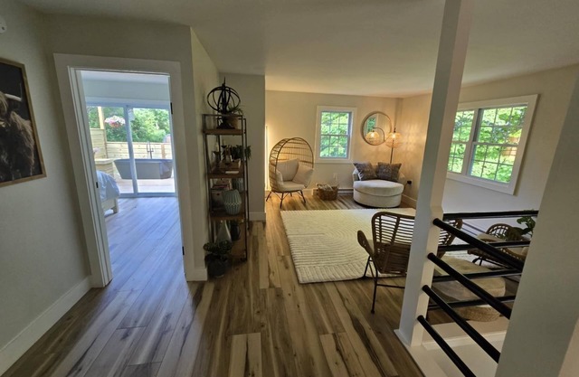 Relax with family or friends at this quiet & clean country 3 bedroom home