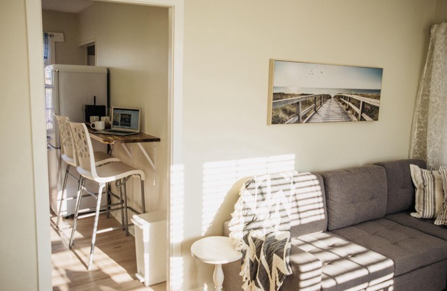 n"Sunlit Serenity Awaits at Sunflower Cottage: Your Perfect Family Getaway!"