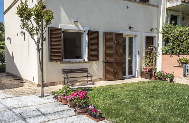 N011 - Numana, new two-room apartment with garden
