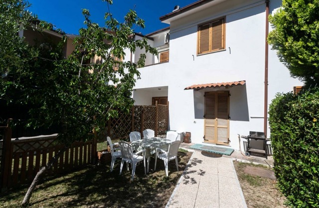 N039 - Numana, villa with garden a stone's throw from the sea