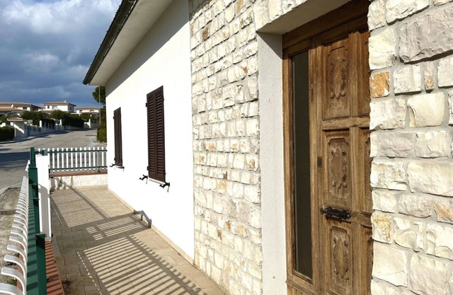 N192 - Numana, new villa with porch