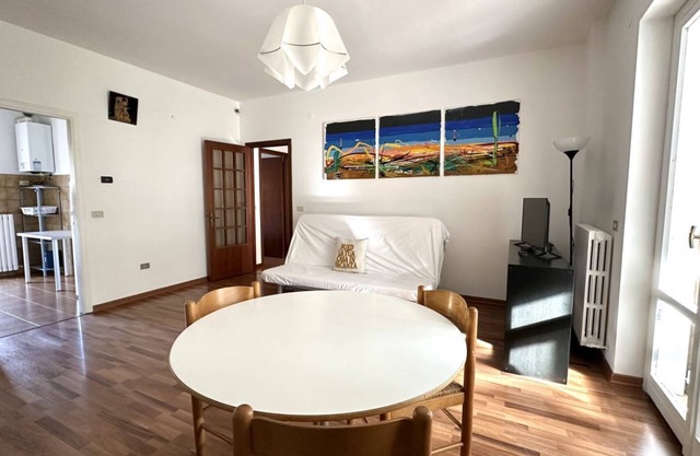 N194 - Numana, large three-room apartment with garden