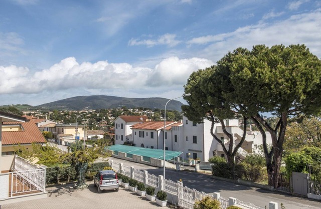 N196 - Numana, delightful two-room apartment with garden and sea view