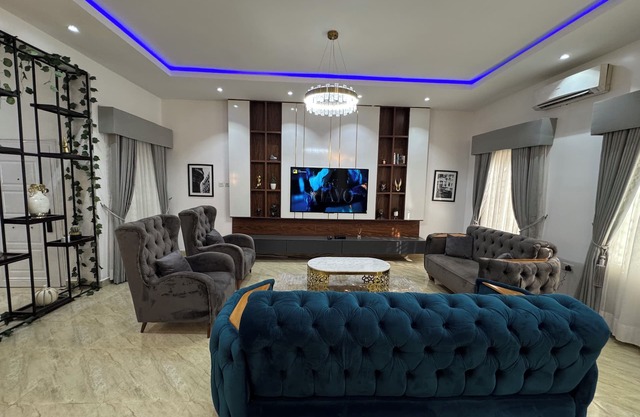 Luxury 3bd waterfront, Rooftops Apartment on Admiralty Lekki-ikoyi w/Pool&Gym