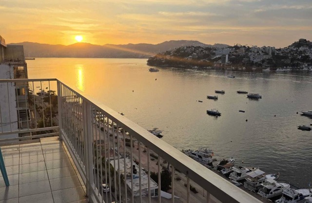 n3BR/2BA Condo With Pool & AC – Steps to the Beach