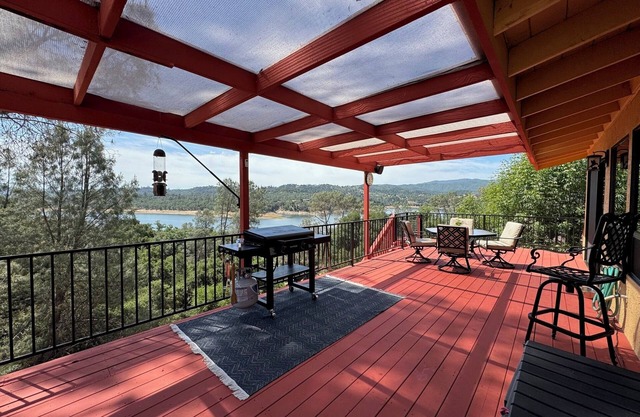 Naci Lakeview Retreat with Game Room!