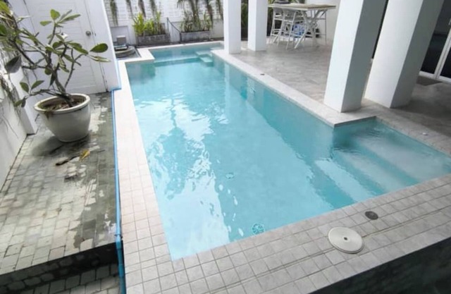 Naiharn beach pool house