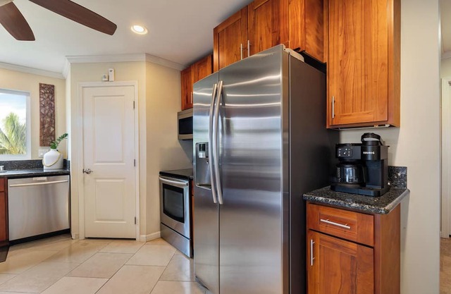 Nakoa Villa, beach access, A/C