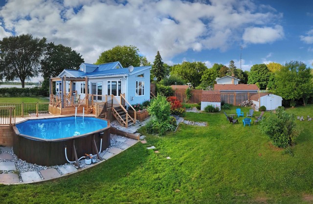 ALL-SEASON WATERFRONT COTTAGE AT LAKE SCUGOG, KAWARTHA LAKES, 1:15hr FROM GTA