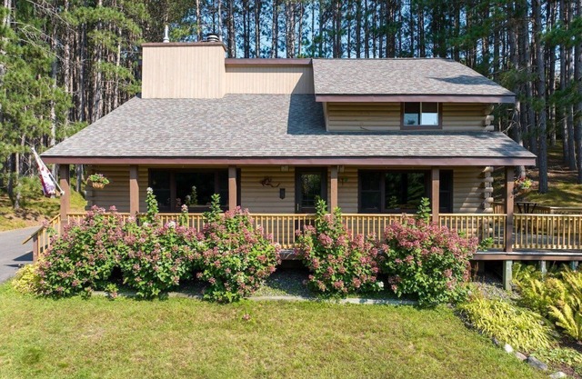 Namekagon Pines Retreat a 3 bedroom Log Home Near Mt. Telemark