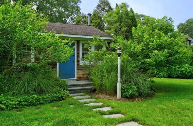 Nantucket Style Beach Cottage South of the highway