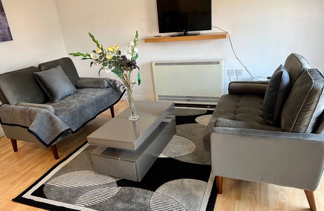 Nantwich - Sleeps 4 - Parking - Walking distance to town centre.