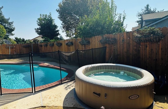 Napa Valley home with a HOT TUB & POOL! Sleeps 12! Pets welcome!