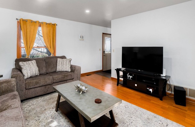 Naperville Rental- Knoll Dr