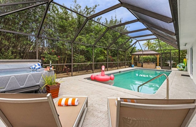 Naples 3 BDRM/Resort Style/Htd Pool/Hot Tub/BBQ