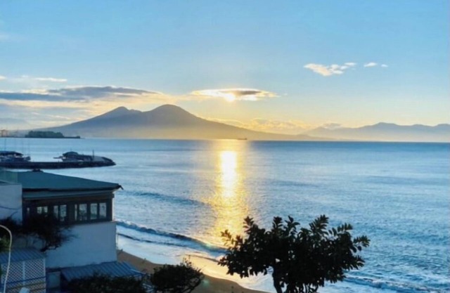 Naples-Casa Posillipo 5 meters from the beach up to 6 beds