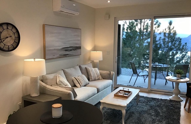 Naramata Sunset Oasis : Couples romantic getaway.