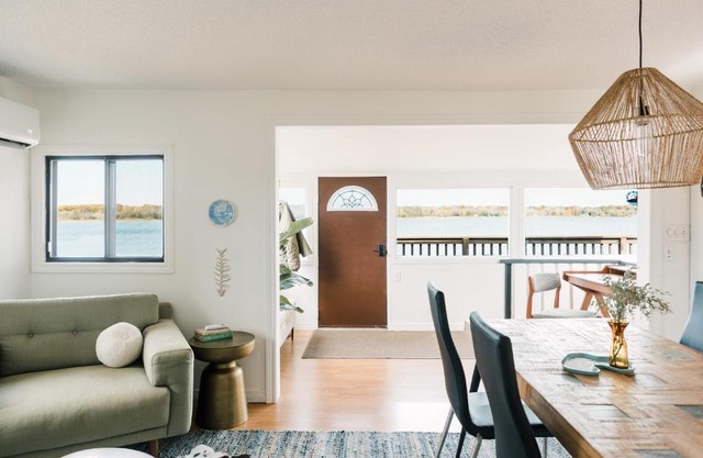 Narrows Nook - Prince Edward County Waterfront