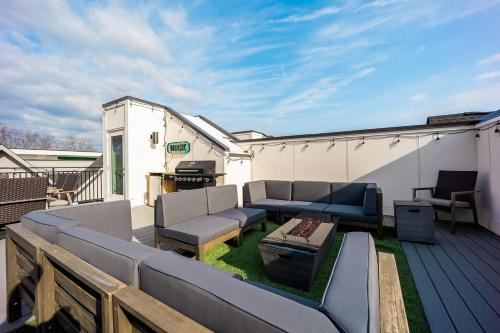 Nashville Tropics - Rooftop Deck - East Nashville