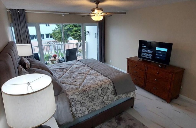 Nassau Harbour Cozy 2 bedroom Condo