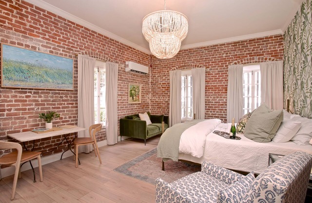 Natchez Charm | 1/1 | Full Kitchen, King Bed, 2 Blocks from Mississippi River