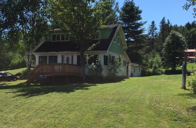 Natürliches Licht, Holzboden, 2-stöckige Adirondack Startseite, 3-Bett / 2 Bäder