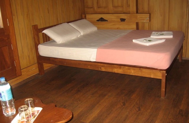 Naturschloss-A Traditionelles Holzhaus im Kerala-Stil