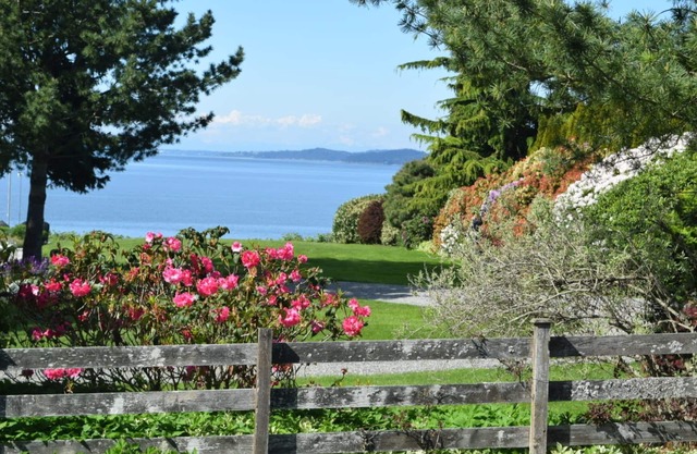 Lovely, peaceful & private garden home with Samish Bay views.