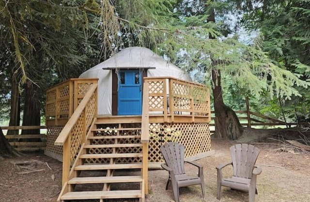 Nature Nook Yurt - Blue Door