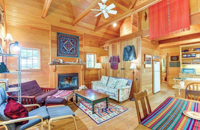 Nature-Packed McKenzie River Retreat w/ Trails!