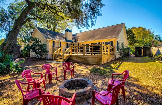 Nature Retreat just minutes to Downtown Charleston & the Beach!