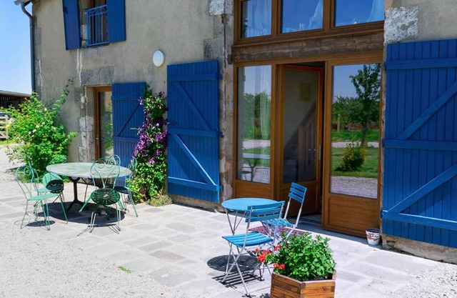 Familienfreundliches Landhaus mit Pool, Trampolin, Kamin und großem Garten in der Nähe von Souvigny