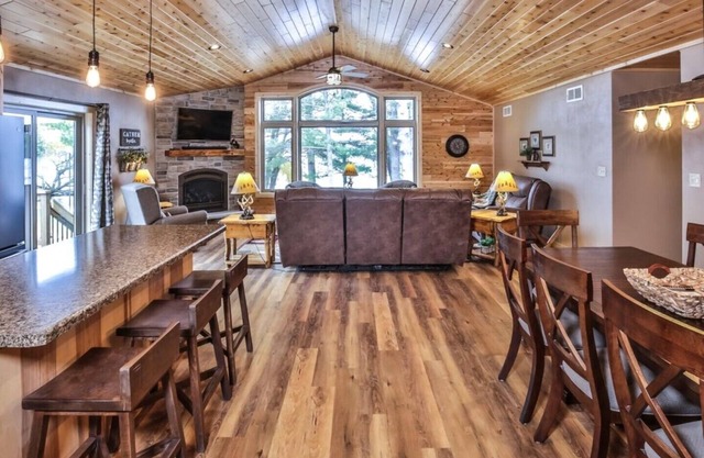 Nature's Edge: Lakefront Home - WiFi, Free Firewood, Generator, No Cleaning Fee!