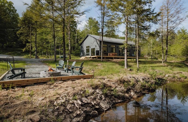 Nature's Edge: Serene/Modern Cabin w.Firepit +Pond
