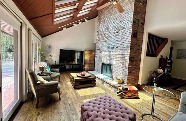 Nature's Nest - Indoor/Outdoor Forest Retreat; Fire Pit; Fireplace; onsite Brook