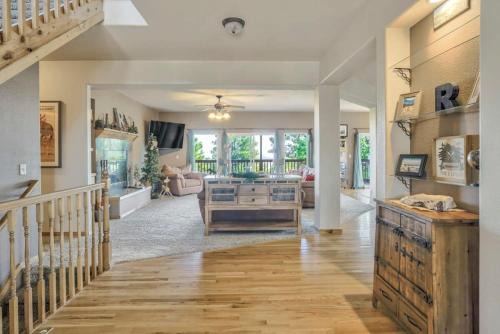 Nature's Oasis 4BD Ranch Retreat Hot tub