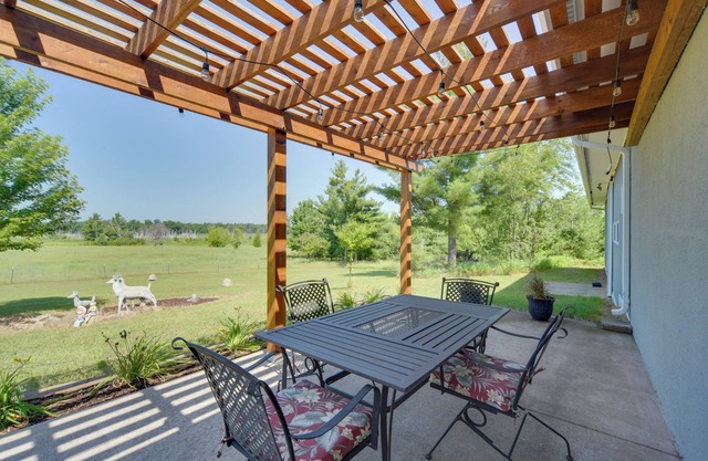 Nature's Paradise: Rustic Retreat in Wisconsin!