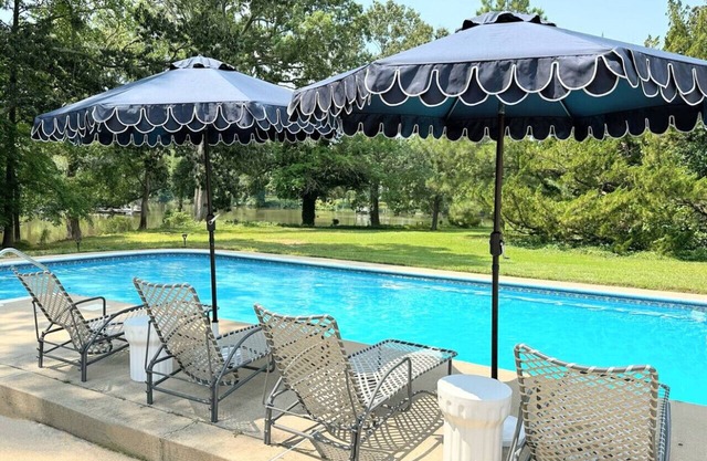 Nature`s Rest - Waterfront Serenity with Private Pool