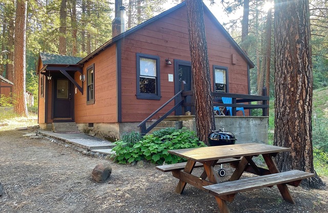 Charming Cabin ~ 40 Acres auf Scenic Middle Fork von Feather River