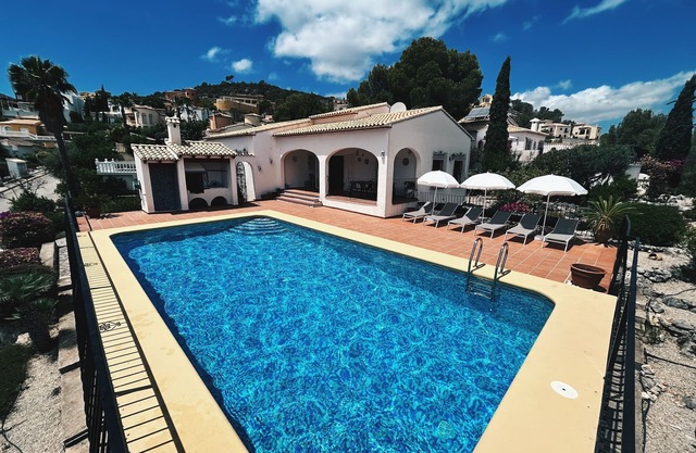 Winter sun getaway: authentic villa with stunning mountain views